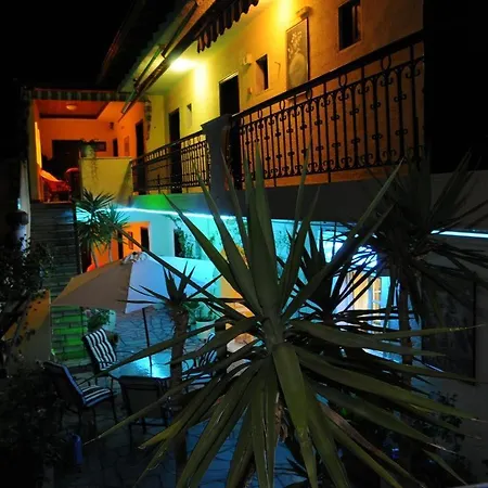 Gæstehus Petunia Neos Marmaras